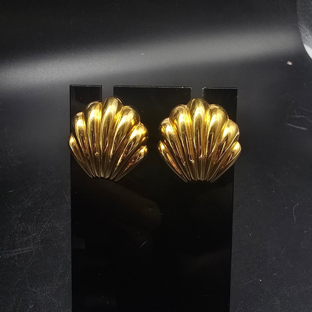 Monet Gold Tone Ribbed Shell Earrings Pierced Post Vintage Costume Jewelry